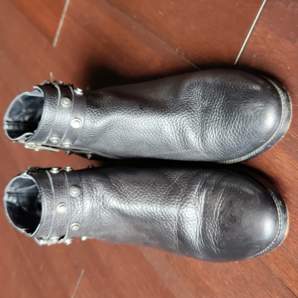 Leather black booties
